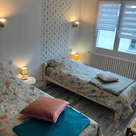 Maison Avec Jardin A / House With Garden In *